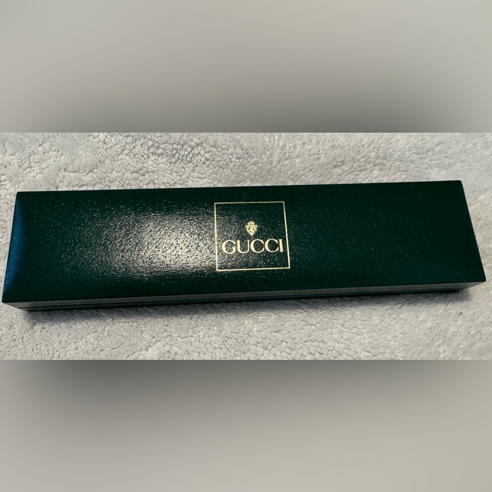 Gucci Green Box with Watch - Picture 2 of 6